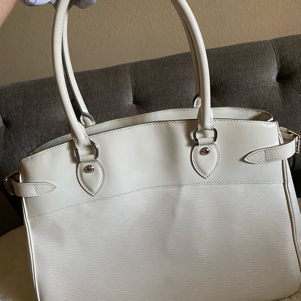 SALE!LOUIS VUITTON Passy EPI GM Ivoire Satchel - Picture 10 of 16